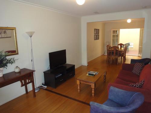 Moonee Valley Views Aparthotel Melbourne Exterior photo