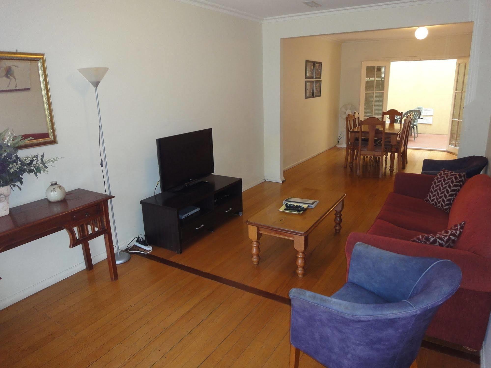 Moonee Valley Views Aparthotel Melbourne Exterior photo
